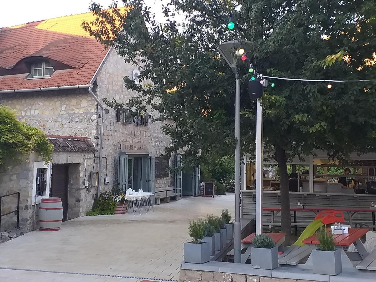 Galeria Villa Veszprém Eksteriør billede